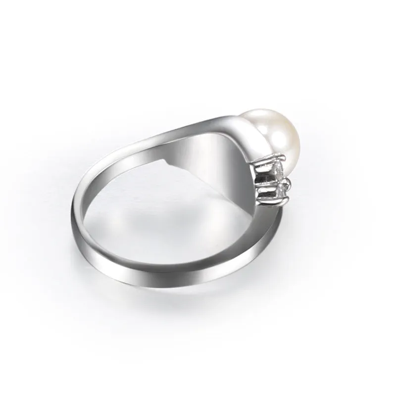 Chic Titanium Steel Pearl and Diamond Ring for Women – Stylish Stainless Steel Jewelry