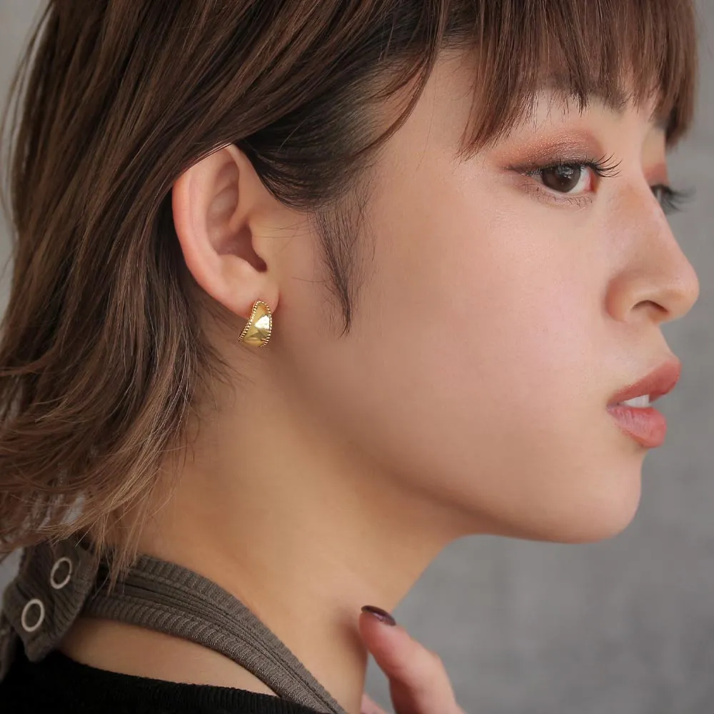 Mirror-Finish Milgrain Wide Curl Earrings